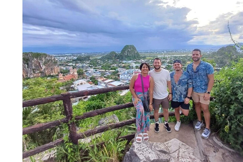 Explore a Senhora Buda, as Montanhas de Mármore e a Caverna Am PhuExcursão particular de meio dia pela manhã ou à tarde com almoço