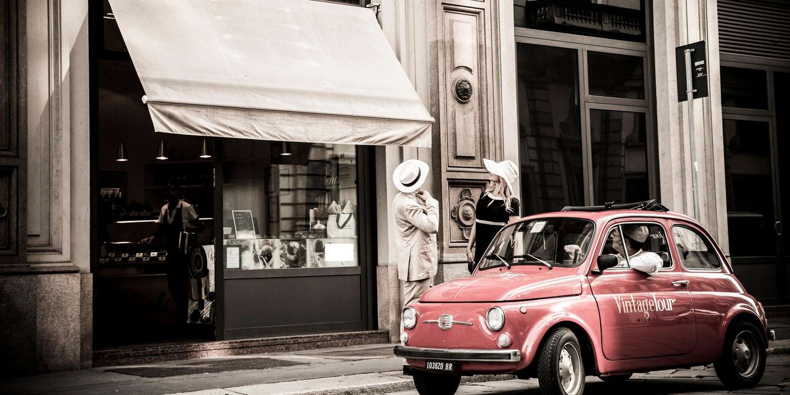 Милан: экскурсия по центральному городу на Vintage Fiat 500 (2 часа, 2  остановки) | GetYourGuide