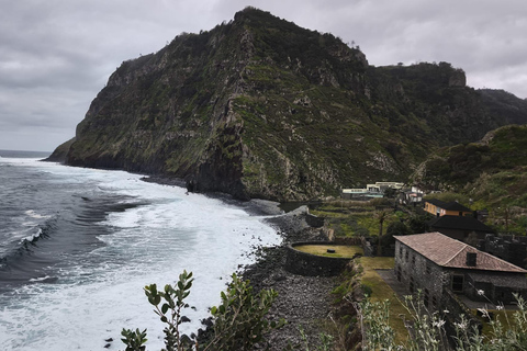 Madeira: Private Tour with Ruinas São Jorge and Cable Car