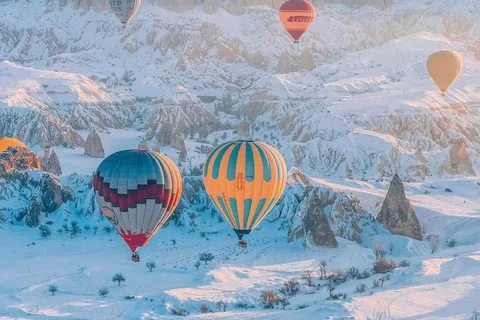 Ballonflyvning ved solopgang: I Kappadokien