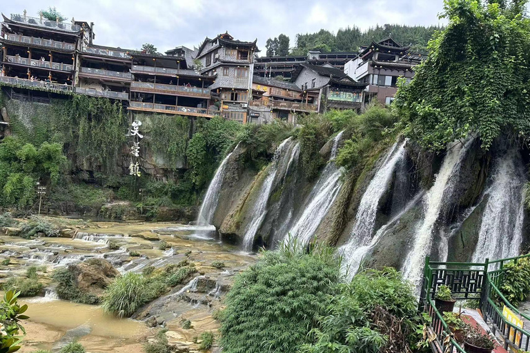 Traslado privado de Zhangjiajie a FenghuangCon parada en la Ciudad Antigua de Furong y el Parque Forestal de la Piedra Roja