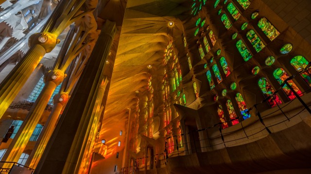 Visit Barcelona Sagrada Familia Guided Tour with Express Entry in Barcelona