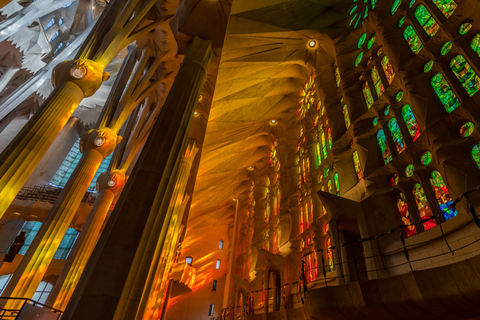 Barcelona: Sagrada Familia Guided Tour with Express Entry Tour with Express Entry