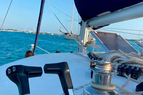 Riviera Maya: Full Day Private Catamaran to Isla Mujeres