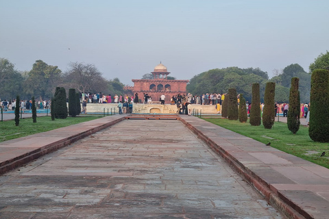 De Delhi: viagem de um dia ao Taj Mahal e Forte de Agra pelo trem GatimanViaje apenas com guia turístico local experiente