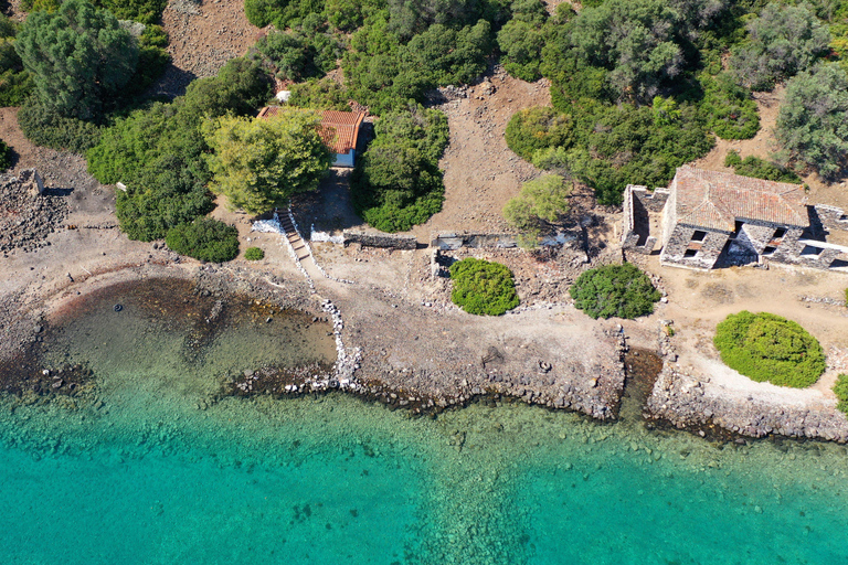 Athènes : excursion d&#039;une journée en bateau avec baignade et piscine thermaleAthènes : excursion d&#039;une journée en bateau vers les îles avec baignade