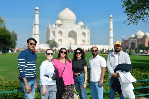 Taj Mahal Express Entry Tour – Priority Entry, No Waiting Tour with Private Car, Driver, Tour Guide and Entry Tickets
