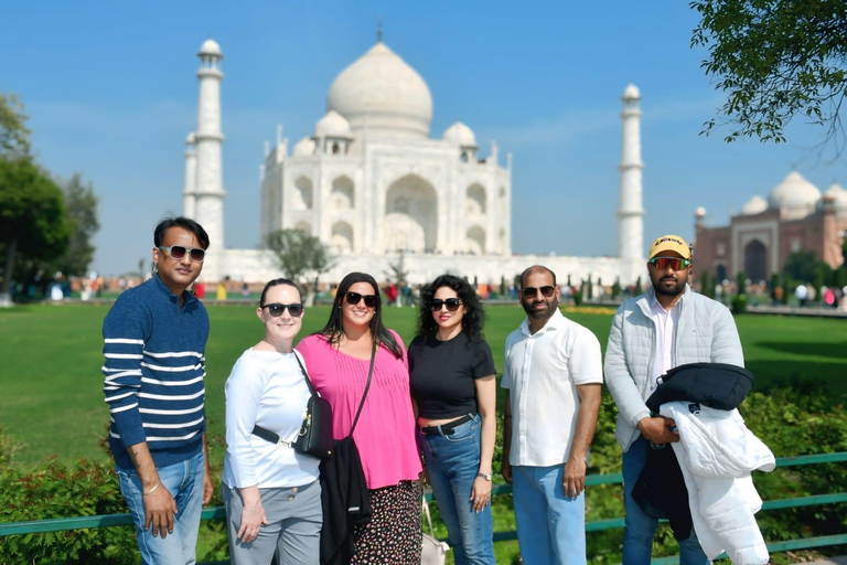 Taj Mahal Express Entry Tour – Priority Entry, No Waiting Tour with Private Car, Driver, Tour Guide and Entry Tickets