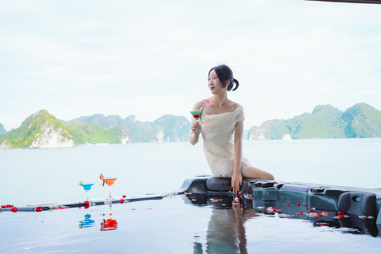 From Hanoi: Halong Bay Day Tour with 5 stars cruise