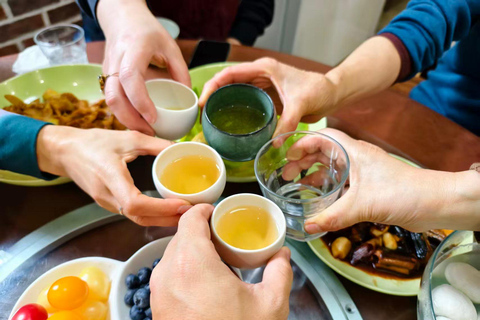 Shanghai: Dine at Local Home with English Speaking Hosts