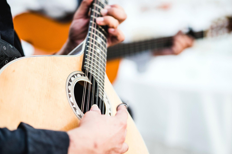 Lisbon: Tagus River Dinner Cruise with Fado Show