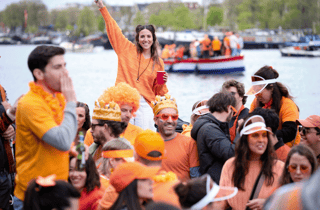 Amsterdam: Königstag-Party-Kreuzfahrt mit offener Bar und Musik