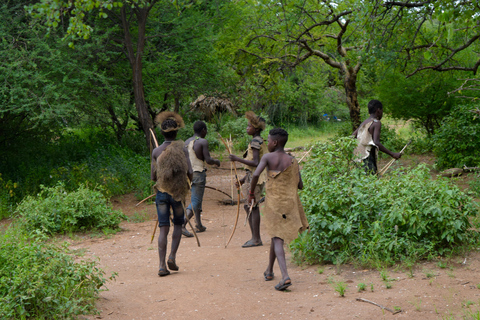 Au départ d'Arusha : circuit du lac Eyasi, des villages Datoga et HadzabeAu départ d'Arusha : visite du lac Eyasi, des villages Datoga et Hadzabe
