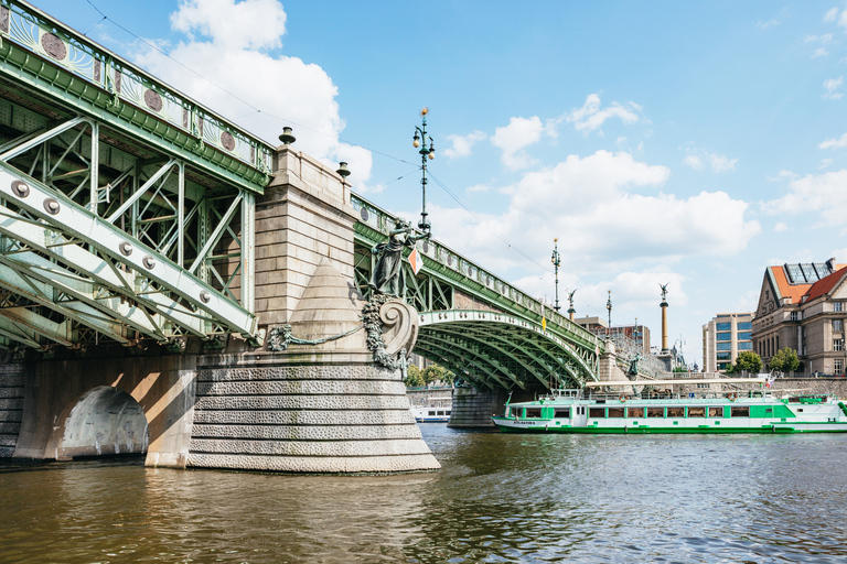 Prague : bateau à vélo : le vélo de la bière nageantRéservation de groupe