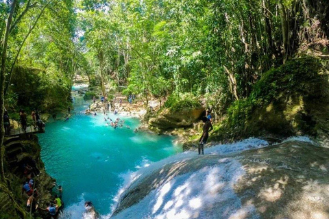 Ocho Rios : visite du Blue Hole et du musée Bob MarleyDouble île : Visite du trou bleu et du musée Bob Marley