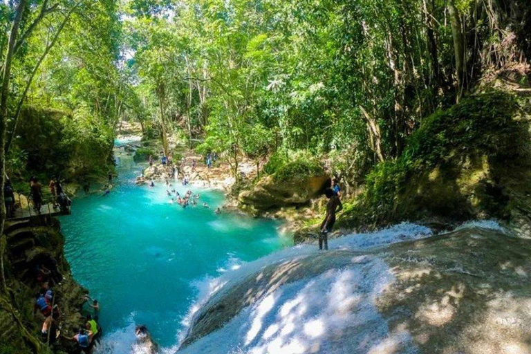 Ocho Rios : visite du Blue Hole et du musée Bob MarleyDouble île : Visite du trou bleu et du musée Bob Marley