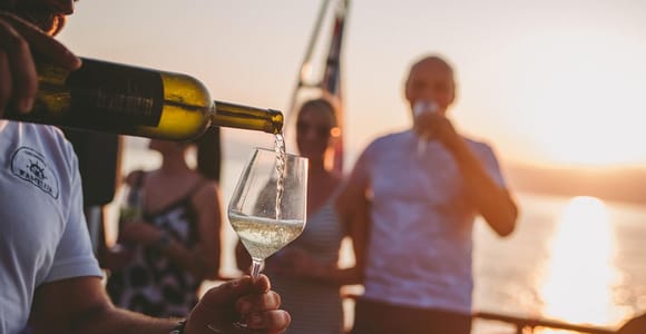 Malinska/Njivice: Bootstour bei Sonnenuntergang – Live-Musik und Cocktail