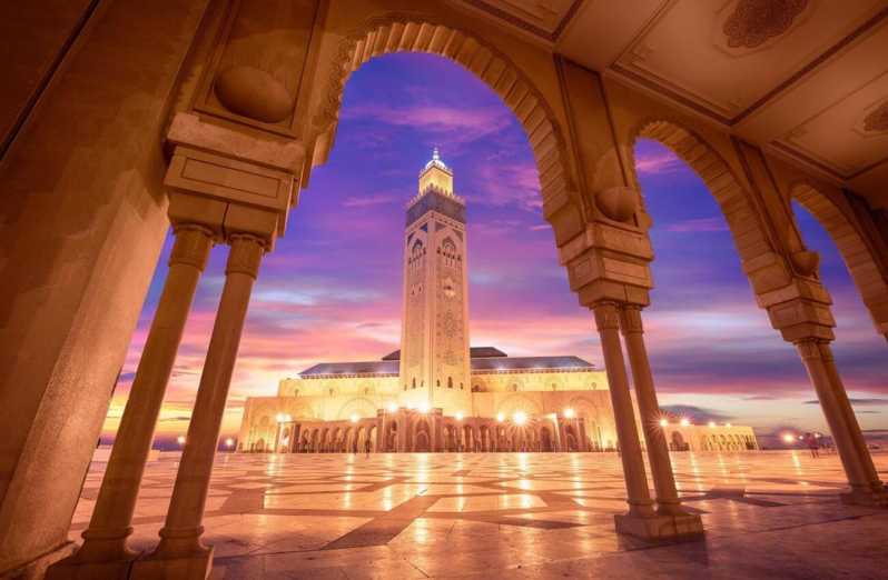 Passeio noturno pela cidade de Casablanca e jantar tradicional marroquino