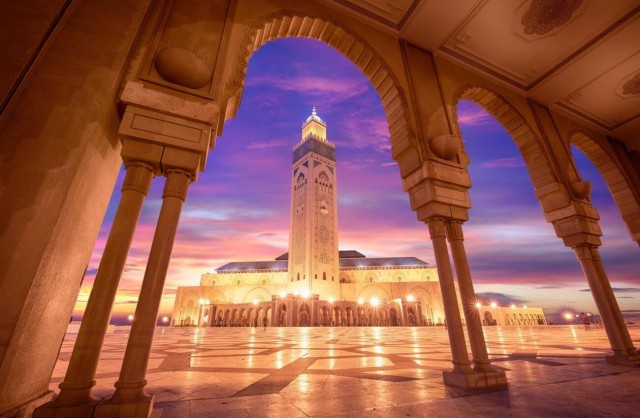 Visit Casablanca City Night Tour and Traditional Moroccan Dinner in Casablanca, Maroc