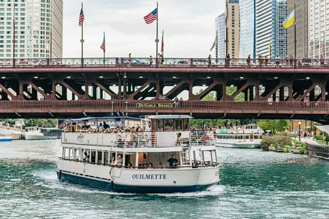 Chicago River: 1.5-Hour Guided Architecture Cruise