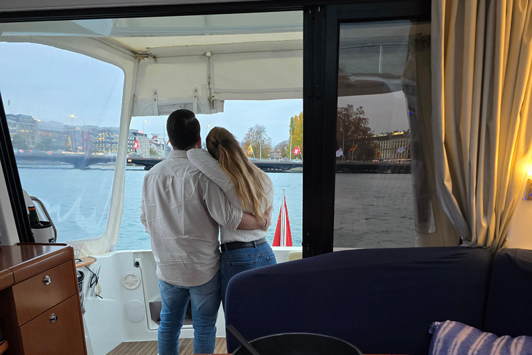 Geneva: Private Boat Cruise with Optional Fondue Private Boat day Lake Geneva (2h)