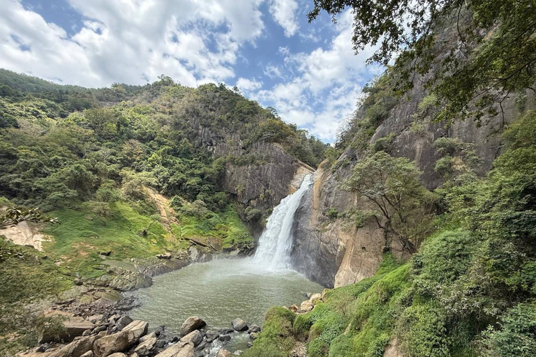 Scenic Highland Journey: Private Transfer from Kandy to Ella