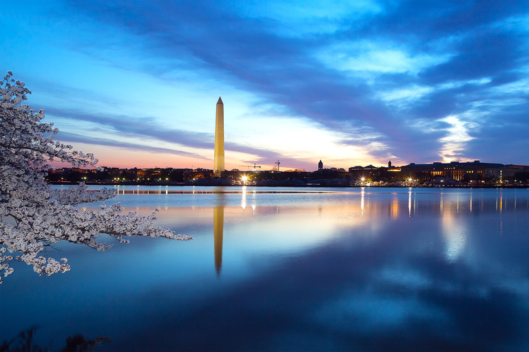 DC: Monuments &amp; Memorials Sunset Tour med Live GuideDC: Monuments and Memorials Sunset Tour med buss med öppen takhiss