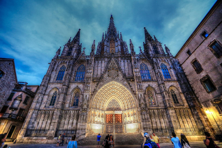 Barcelona: Sagrada Familia, Modernisme en Rondleiding door de Oude StadTour in het Frans