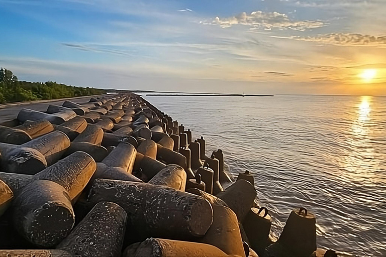 Yogyakarta: Menoreh, Chicken Church, Mudal & Glagah Day Trip