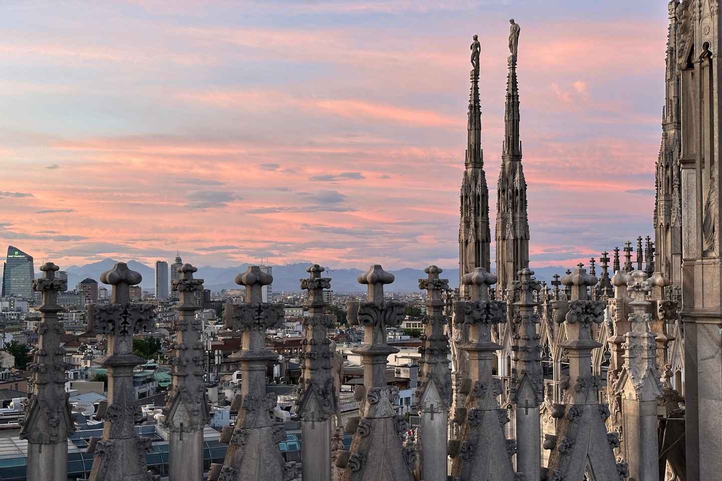 Milan: Duomo Rooftop Guided Tour with Priority Access - English Guided Tour