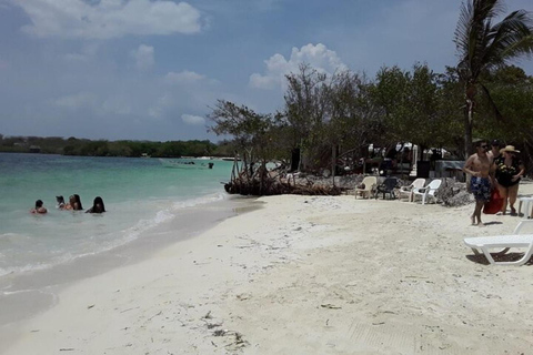 Cartagena: passeio por 4 ilhas com mergulho com snorkel e almoçoCartagena: passeio por 4 ilhas com mergulho e almoço