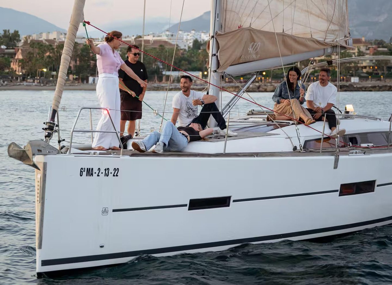 Marbella: Sejlads og delfinkiggeri med snacks og drinks