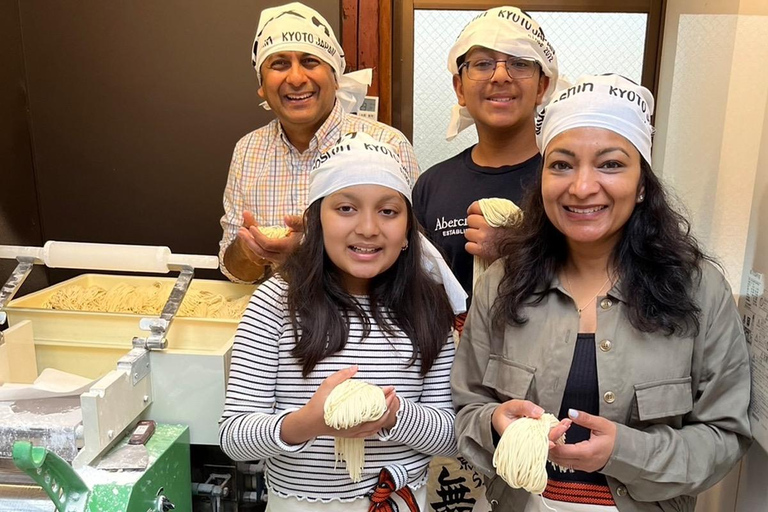 Experiência particular de fazer macarrão ramen em KyotoExperiência de fazer macarrão ramen em Kyoto