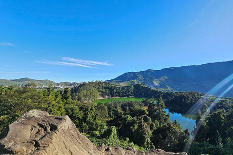 从日惹出发的日出西库尼尔山和迪恩高原之旅从日惹到日出 Sikunir 和 Dieng 高原之旅