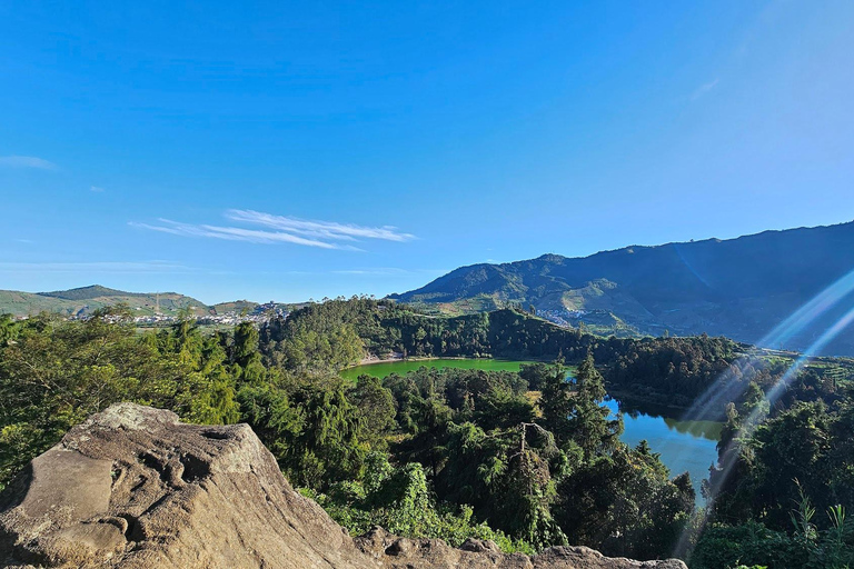 从日惹出发的日出西库尼尔山和迪恩高原之旅从日惹到日出 Sikunir 和 Dieng 高原之旅