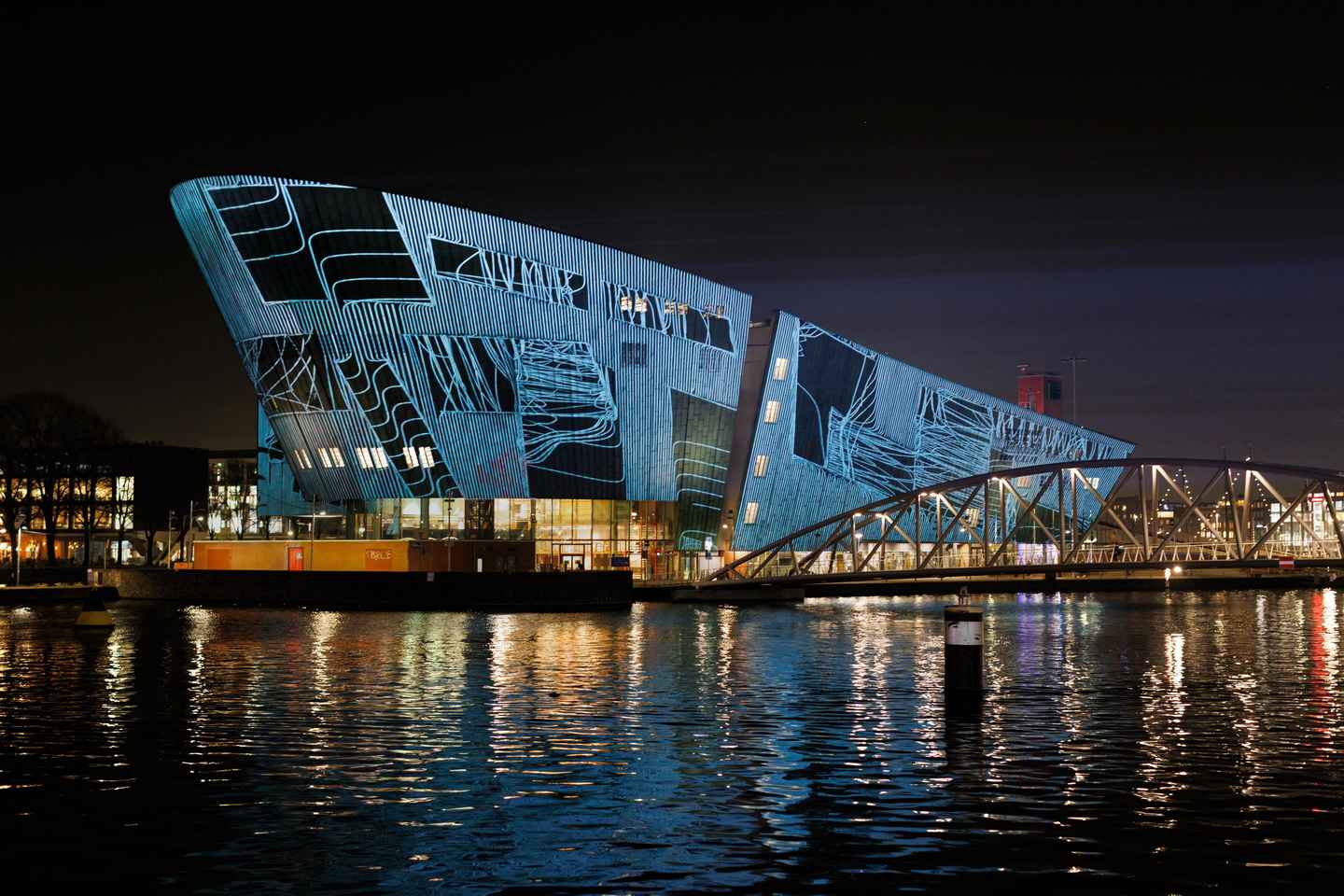 Amsterdam: Ljósahátíðar Bátferð með Heitum Drykkjum