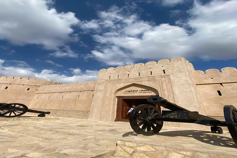 Dubai: Private Hatta City Tour with Kayaking Ride.