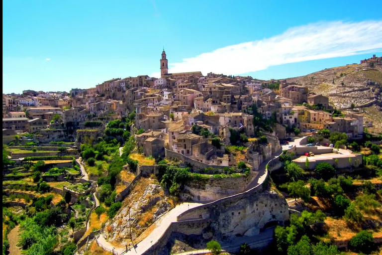 Descubre Bocairent: Viaje al Esplendor MedievalDesde Valencia: Excursión a Bocairent