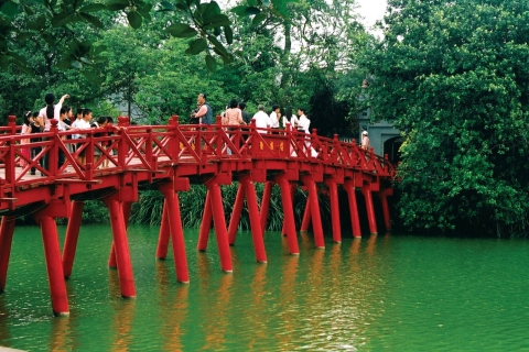 Privé Hanoi City Tour: HoChiMinh Mausoleum & Waterpoppetje