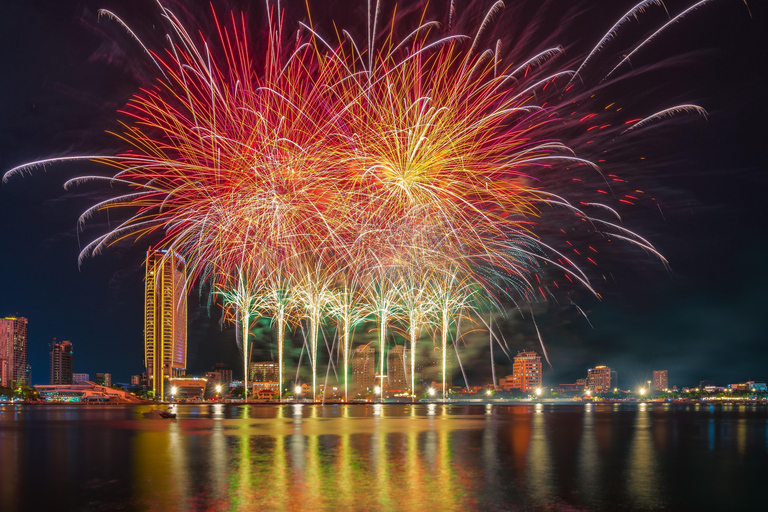 Da Nang: Fireworks Festival Dinner with Hotel Transfer 2026 Dinner experience Only (No Pick up & Drop off Services)