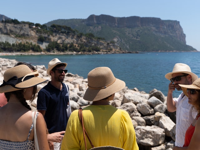 From Aix-en-Provence: Cassis Tour with Cap Canaille Stop