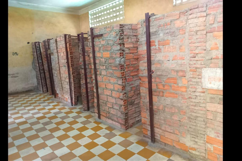 Phnom Penh: City Island Walking Tour, S21 & Killing Fields