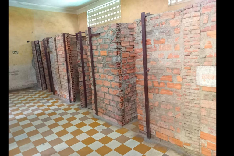 Phnom Penh: City Island Walking Tour, S21 & Killing Fields