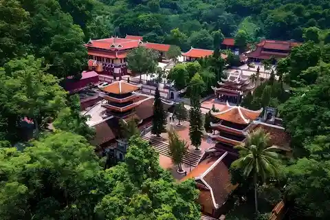 A Full-Day Trip to Perfume Pagoda