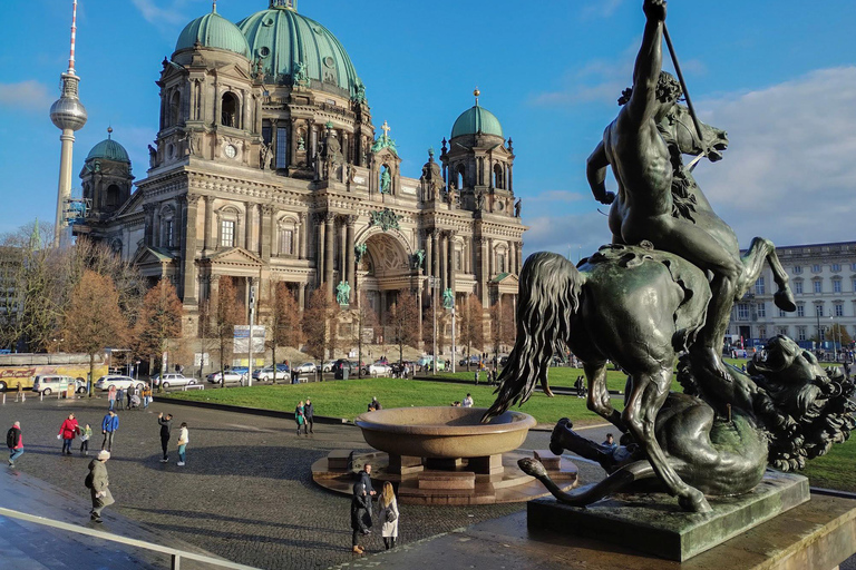 Berlin: Museum Island Guided Walking Tour Public Tour in German