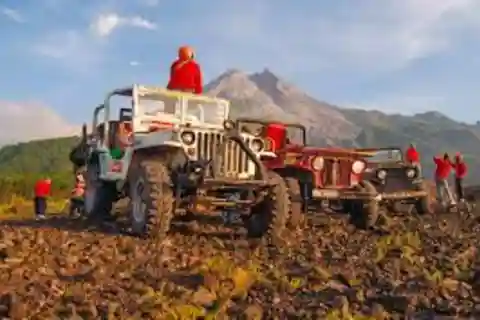 Yogyakarta: Aventura no vulcão Merapi e transporte para Borobudur