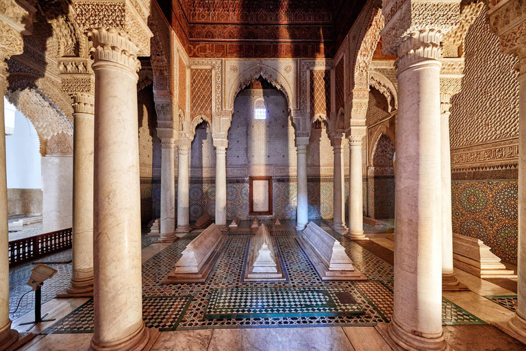 Marrakech arv: Saadiska gravar, Bahia Palace &amp; Medina TourDelad tur från mötesplats (utan inträdesbiljetter)