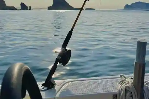Private fishing tour with local skipper in Vágar area