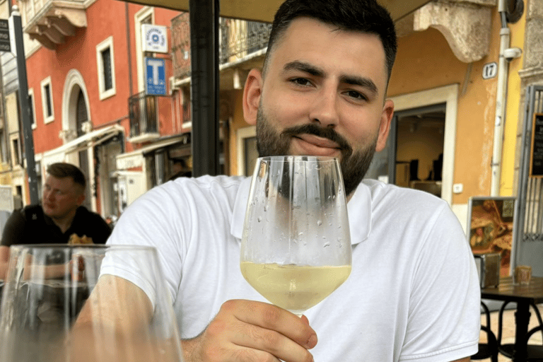 Prova 5 vinhos romenos e prato de Chesse