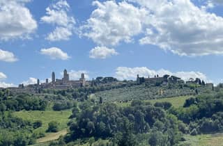 San Gimignano + Mittagessen & Weinprobe per Van ab Lucca oder Pisa